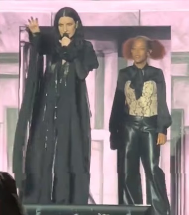 Laura Pausini detiene concierto en Perú porque el público no se sabía sus canciones