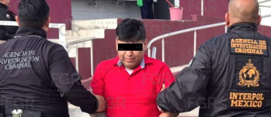Deportado por trata a su mujer