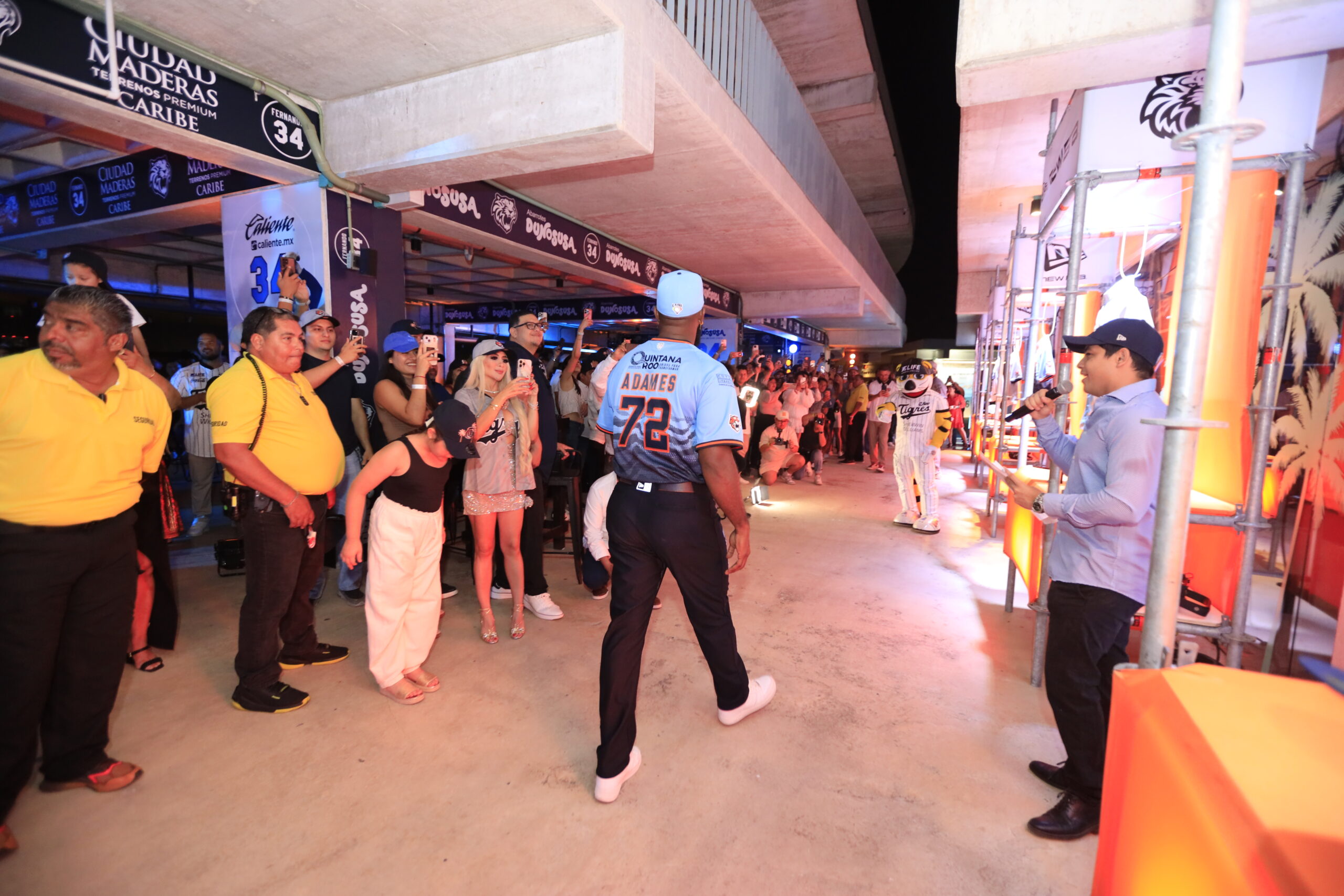 Tigres de Quintana Roo presentó su uniforme y equipo en Cancún, previo al inicio de la Liga Mexicana de Beisbol.