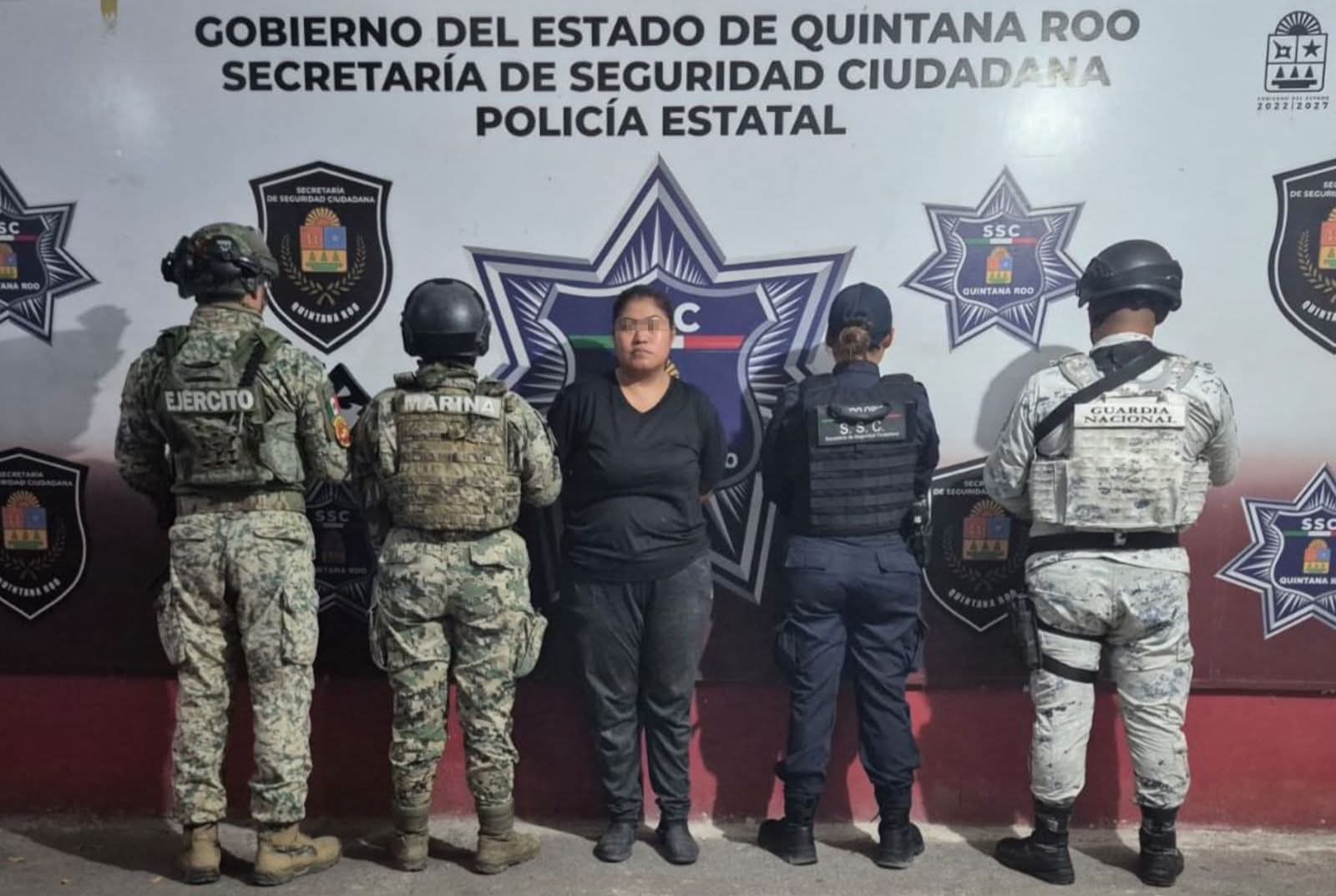 Arrestan en Cancún a mujer ligada con robos a siete tiendas de conveniencia