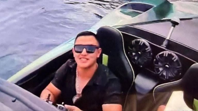 Muere influencer de Guatemala al lanzarse a un lago por un dron