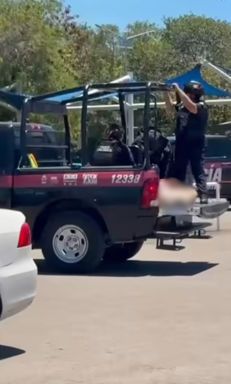 Balean a un hombre en el estacionamiento de Walmart de Chetumal