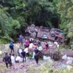 Accidente de autobús en Bolivia deja 6 muertos y 15 heridos tras caer a un barranco