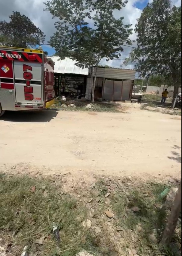 Incendio en la colonia irregular San Judas Tadeo de Playa del Carmen.