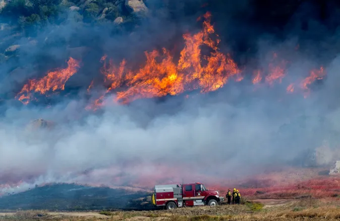 Incendio Springs Fire obliga a evacuar el sur de California