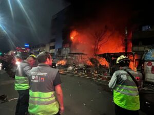 Incendio cerca del Mercado de Sonora provoca una evacuación masiva