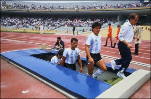 Maradona y el Estadio Olímpico Universitario, donde el fútbol y el arte se encontraron.
