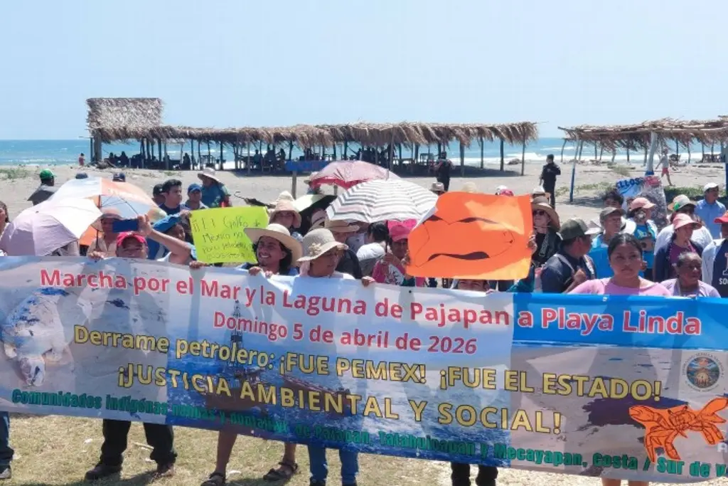Derrame en Veracruz provoca protesta en Pajapan y reclamos por daños a pesca y economía local
