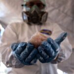 FGR decomisa metanfetaminas ocultas en artesanías en paquetería de Guadalajara