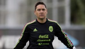 Moisés Muñoz hospitalizado por apendicitis y ya está fuera de peligro