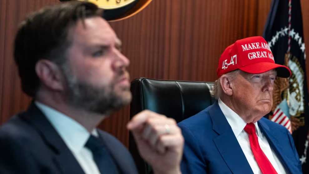 JD Vance junto a Donald Trump