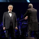 Concierto de Andrea Bocelli en el Zócalo reúne a miles de asistentes en la Ciudad de México