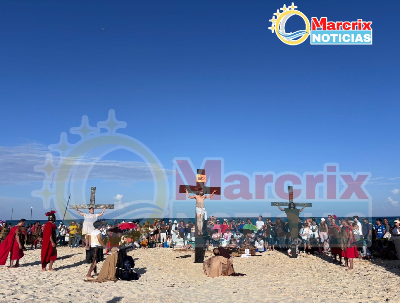 Viacrucis trasforma a Playa Delfines en un santuario de fe