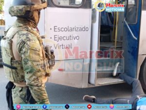 Hombre cae de un camión en movimiento, debido a una riña, en Cancún