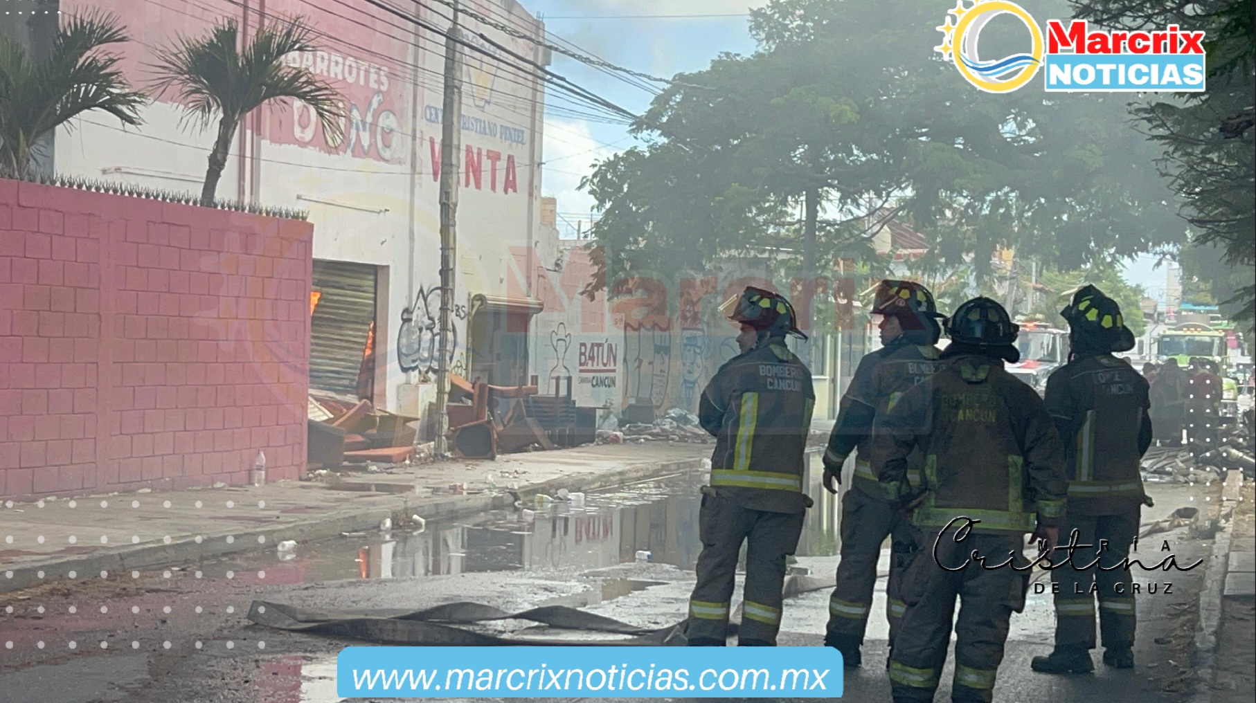 Atienden a ocho bomberos por inhalación de humo tras incendio en bodega de la Supermanzana 89