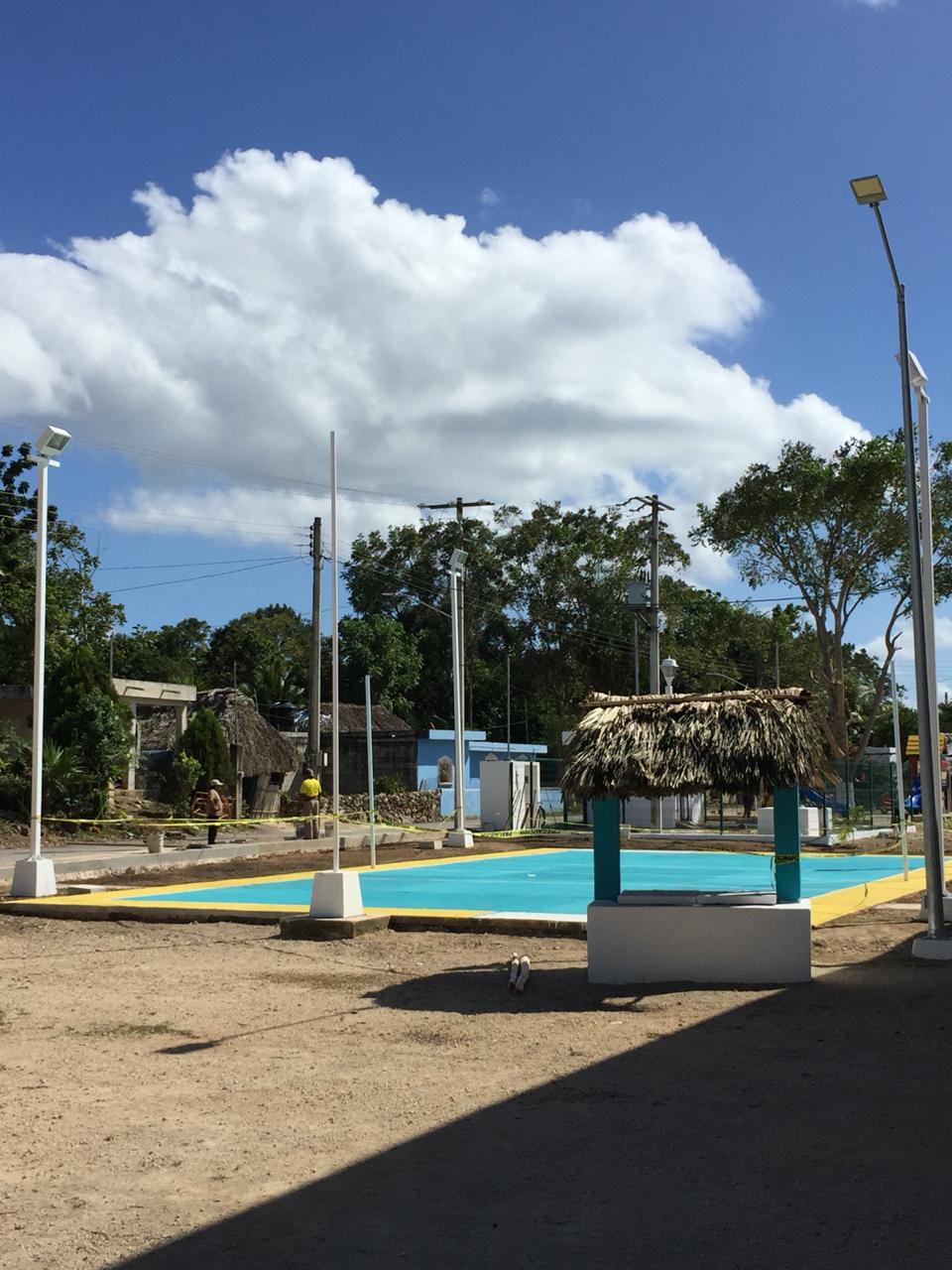 Pobladores de Lázaro Cárdenas instalan retenes ciudadanos tras intento de extorsión armado