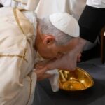 Papa León XIV retoma el tradicional lavado de pies a sacerdotes en Roma