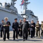 Kim Jong Un supervisa pruebas de misiles desde un destructor naval norcoreano