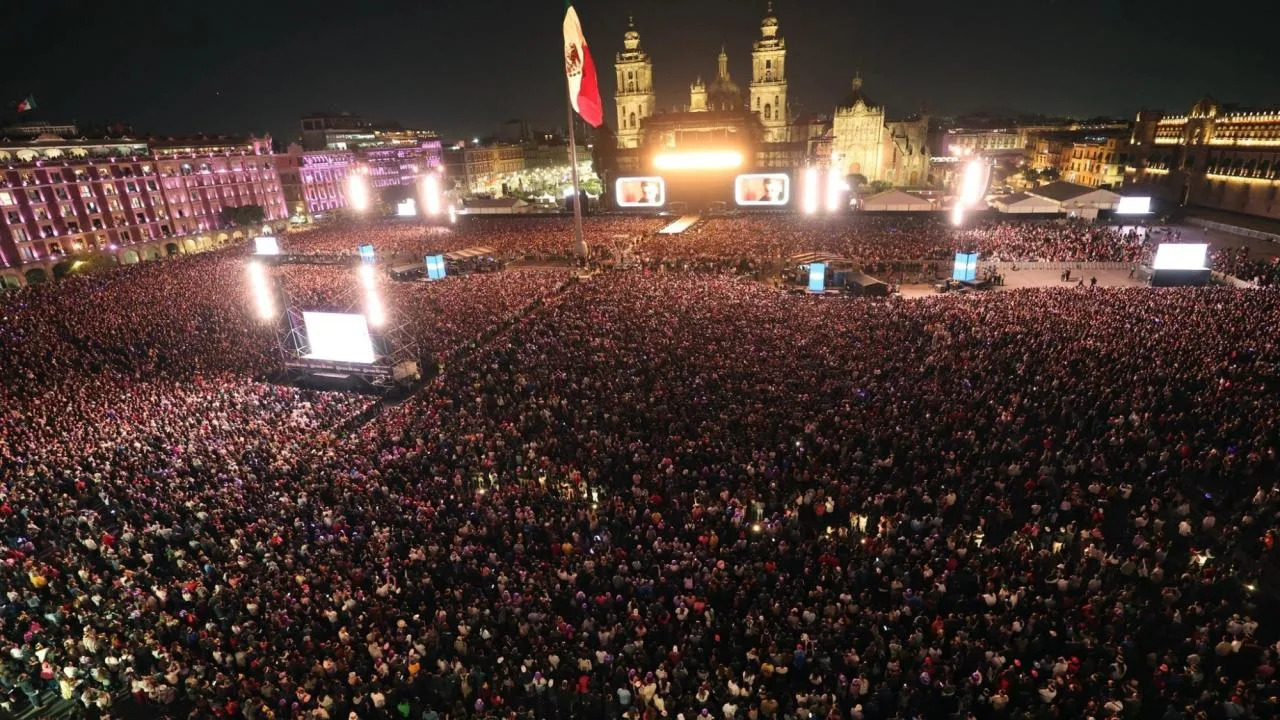 Conquista Andrea Bocelli el Zócalo de la Ciudad de México con invitados de lujo