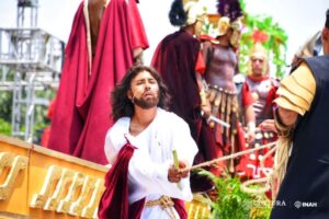 Miles de fieles desafían las altas temperaturas durante el Viacrucis de Iztapalapa