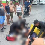 Camioneta turística arrolla a peatón en Tulum y el conductor huye