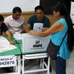 Iniciaron votaciones en Perú con retrasos por falta de material electoral