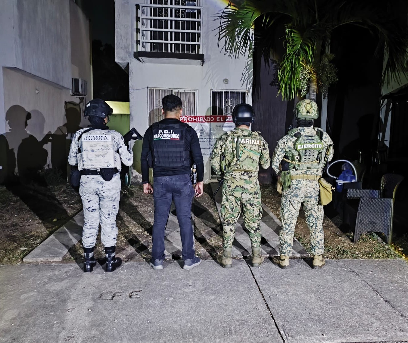 Capturan a tres presuntos narcomenudistas y aseguran droga en tres cateos en Quintana Roo