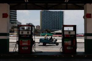 Retrasa crisis energética más de 100 mil cirugías en Cuba; aumentan dengue y malaria