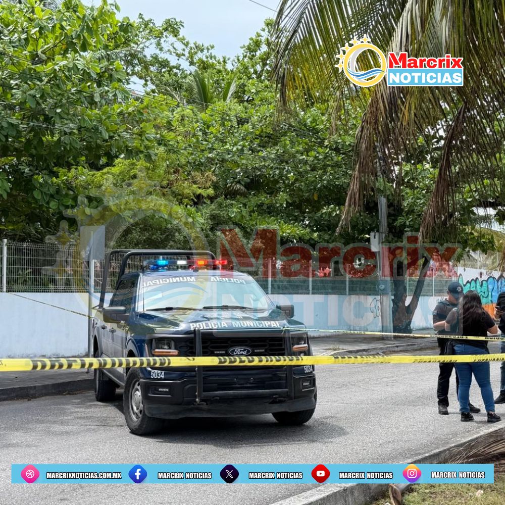 Un hombre escapó de un ataque armado en Los Corales, Cancún, tras recibir múltiples impactos de bala en su vehículo.