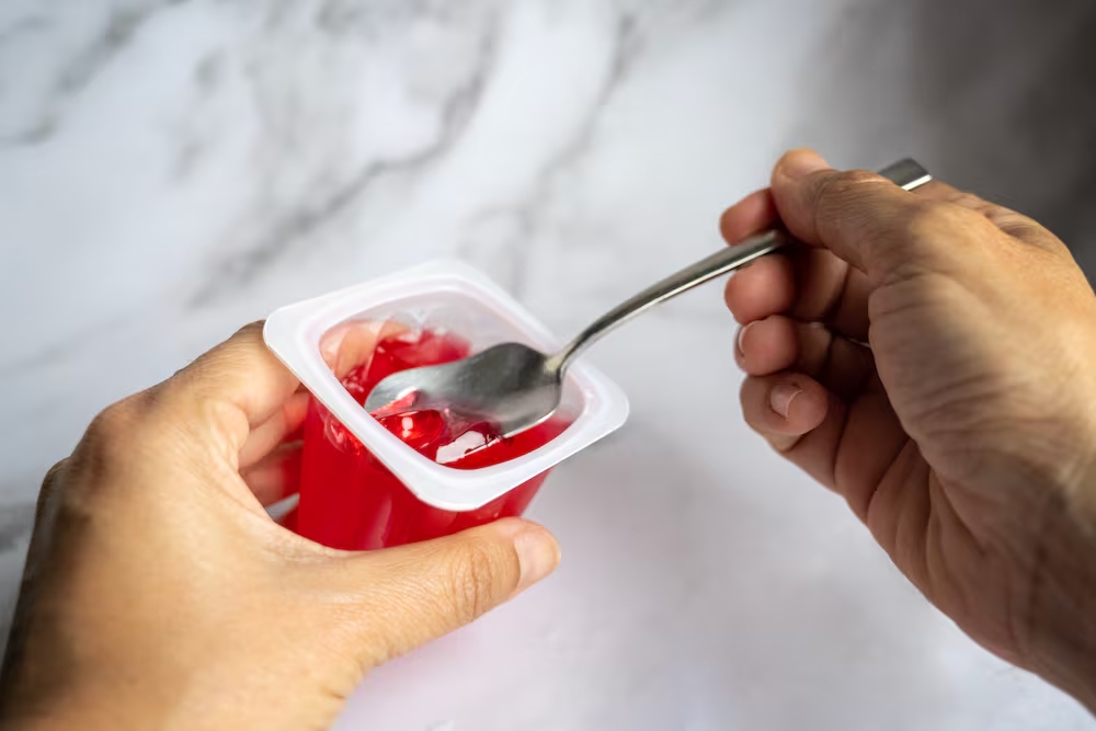 La Secretaría de Salud ordenó retirar la eritrosina de alimentos, dulces y bebidas en todo el país.