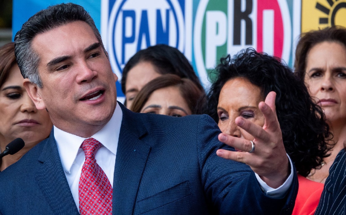 Alejandro Moreno exige renuncia de Mario Delgado por recorte del ciclo escolar