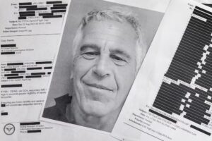 Sale a la luz nota de suicidio de Epstein, por decisión judicial