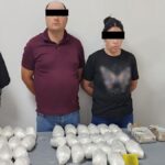 Ejército y FGR hallan 25 mil sustancias ilicitas ocultas en puertas de un auto