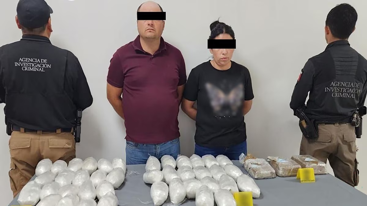 Ejército y FGR hallan 25 mil sustancias ilicitas ocultas en puertas de un auto
