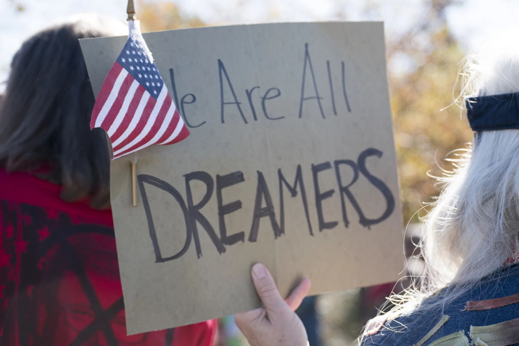 La Secretaría de Relaciones Exteriores identifica a 200 mil dreamers mexicanos sin renovar permisos ante trabas del gobierno Trump.