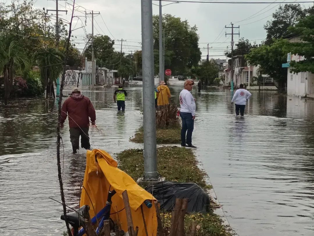 Lluvias provocan inundaciones y cierres parciales de calles en Chetumal
