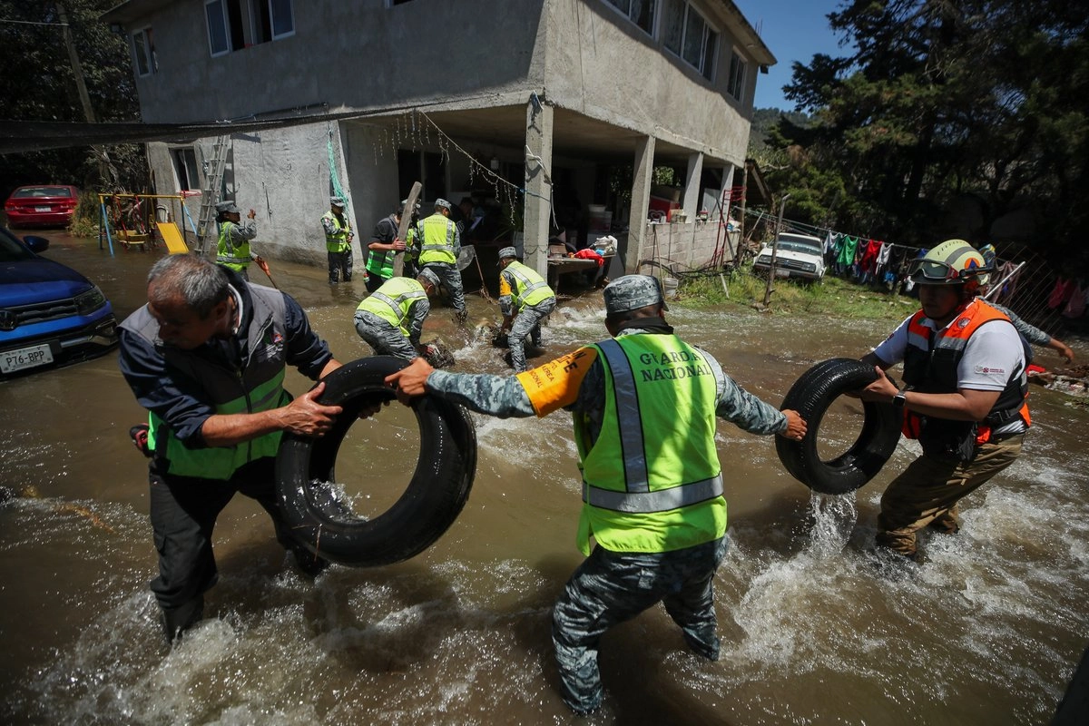 Vuelve el agua a las calles de Xochimilco tras reparación que no resistió