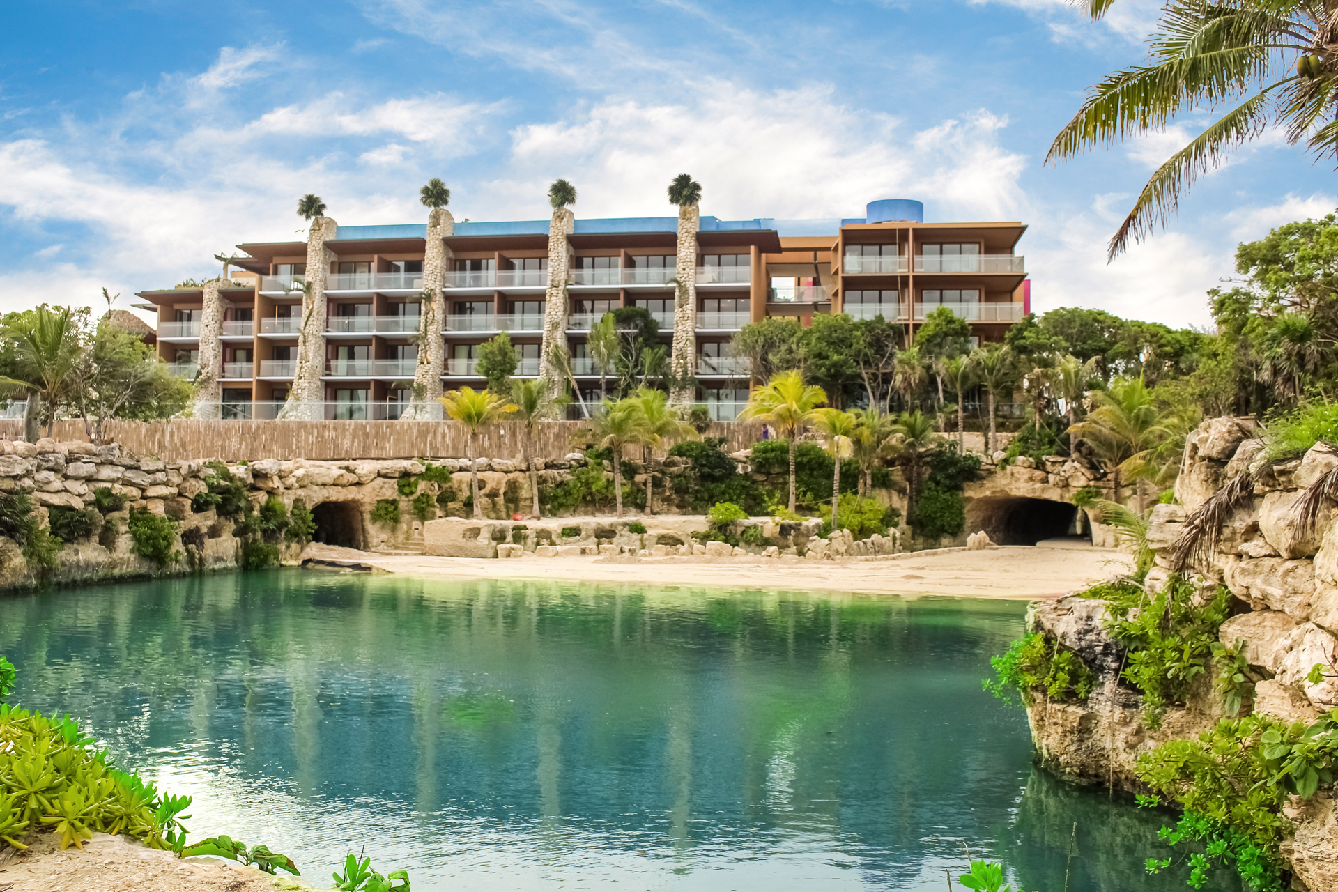 Fallece turista tras desvanecerse en la piscina del hotel Xcaret