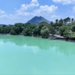 Laguna turquesa en El Salvador atrae turistas y genera inquietud por cianobacterias