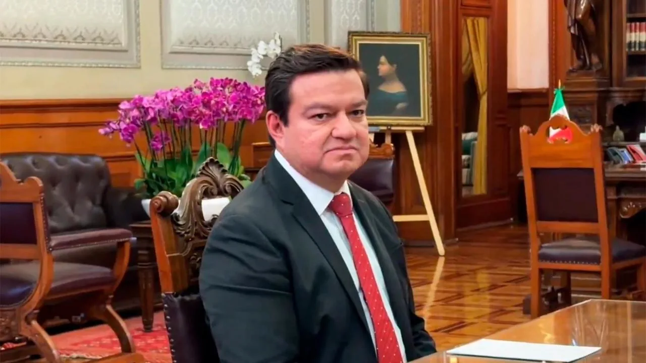 El nuevo director de Pemex, Juan Carlos Carpio Fragoso, llega con experiencia financiera y enfrentará la deuda histórica de la petrolera