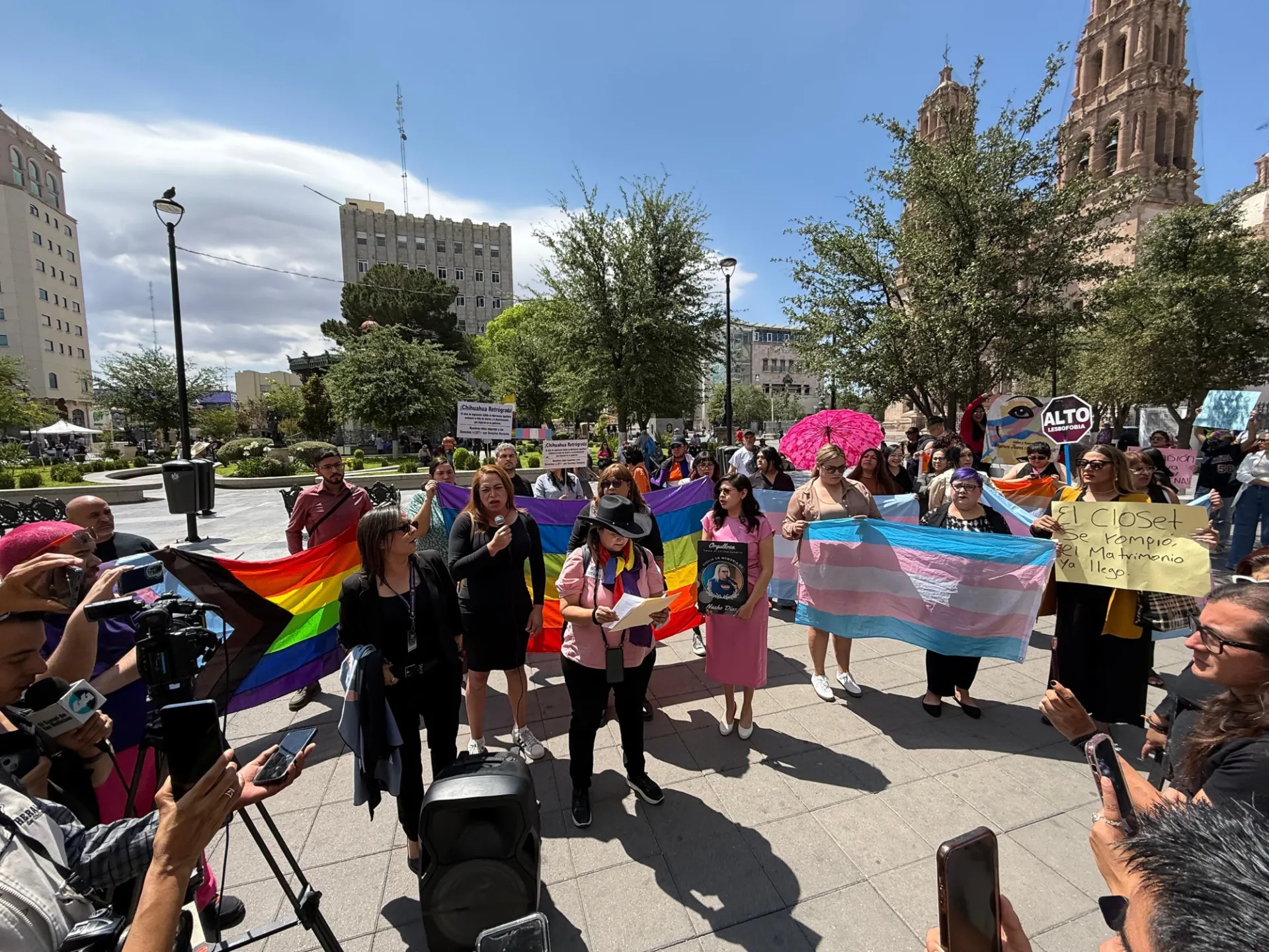 Colectivos LGBTQ+ en Chihuahua anuncian acciones legales tras el bloqueo legislativo al matrimonio entre personas del mismo sexo.