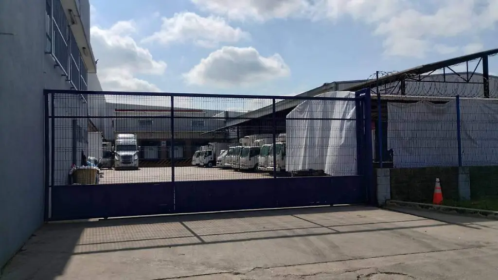Trabajadores de MATYEP cerraron sus instalaciones en Lomitas, Tabasco, para exigir mejoras salariales y condiciones dignas.