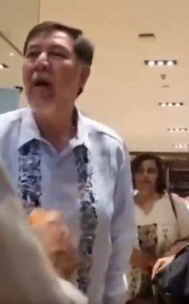 ¡Ratero! ¡Narco! Le gritan a Noroña en un restaurante de la Ciudad de México