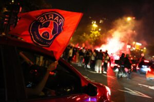 Francia registra más de 300 arrestos mientras el PSG celebra su segunda Champions