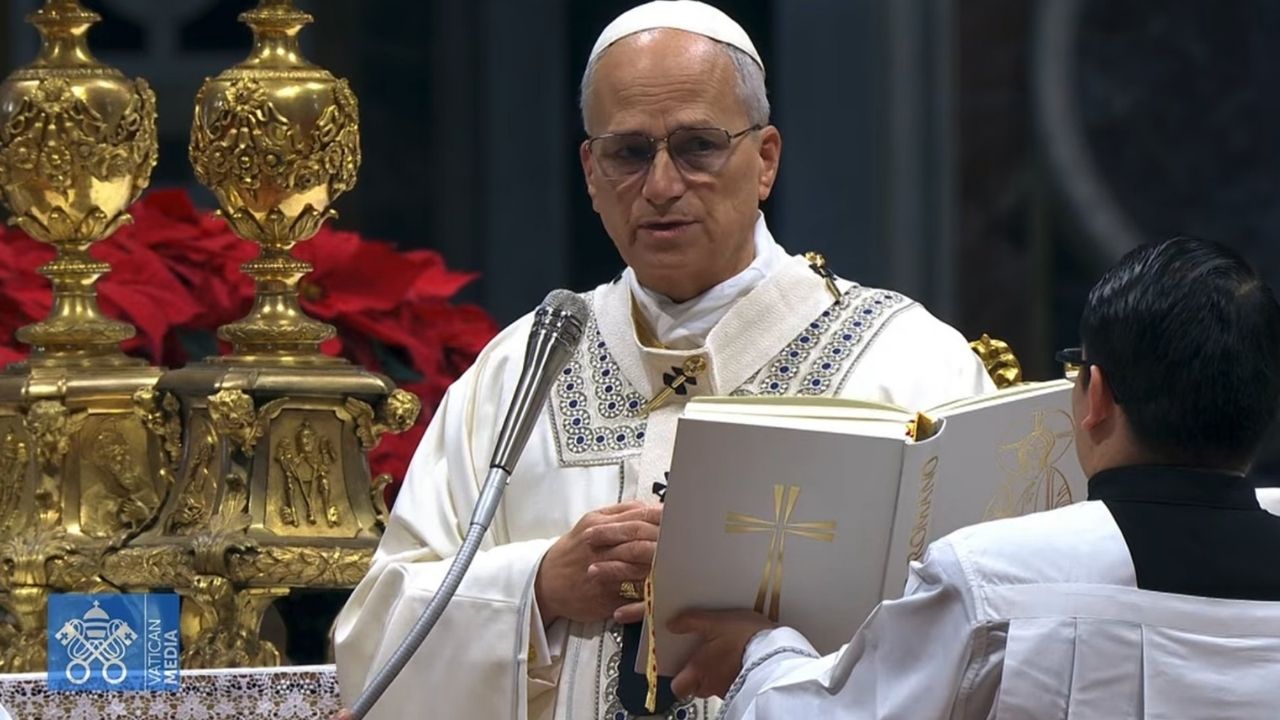 El papa León XIV pidió que los recursos bélicos se inviertan en bienestar humano, no en armamento.