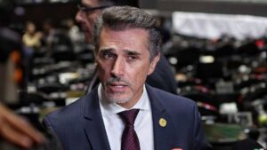 Sergio Mayer analiza opciones tras dejar Morena