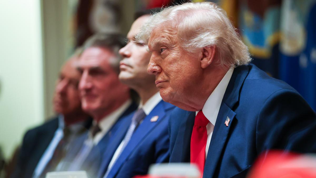 La Casa Blanca calificó de fabricación el memorando iraní; Trump insiste en que Ormuz son aguas internacionales.
