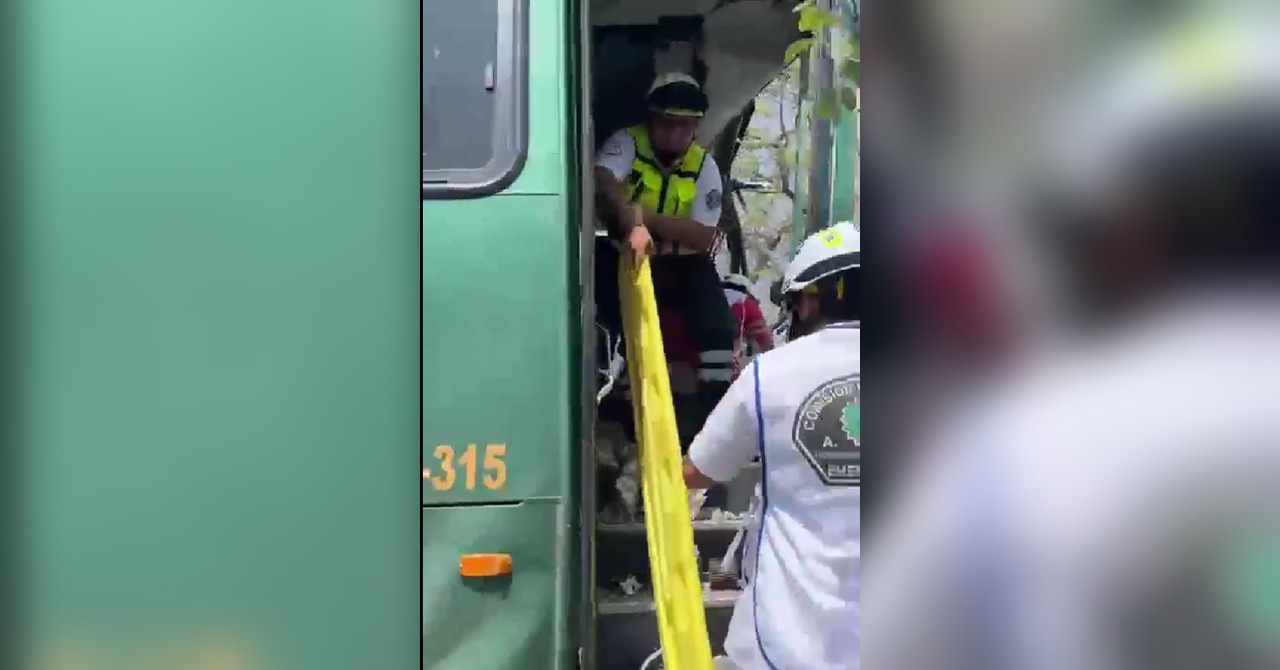 Tráiler invade carril y deja más de 20 heridos en carretera potosina
