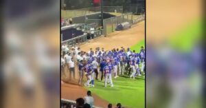 Bronca entre peloteros sacude el juego de Tigres y Olmecas en Cancún