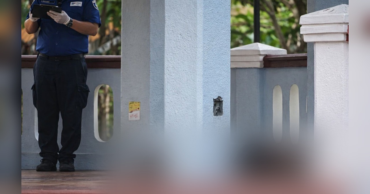 Paramédicos confirmaron el deceso. El cuerpo llevaba entre 12 y 14 horas en el lugar.